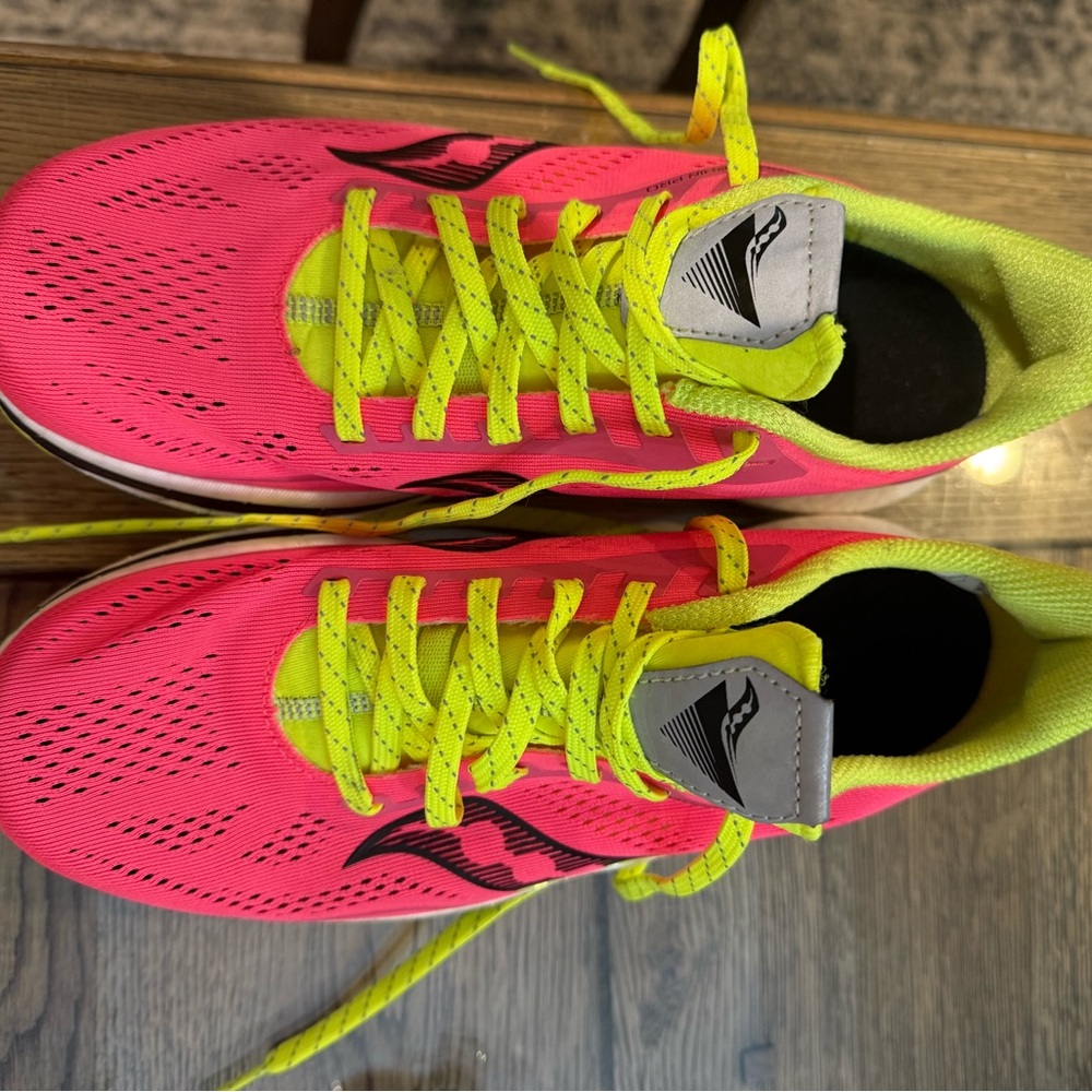 Saucony Endorphin Pro Pink and Yellow Lightweight Mesh Women sz 8.5